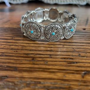 Silver stretchy bracelet with turquoise